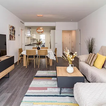 Eg- Modern In The Center Of *